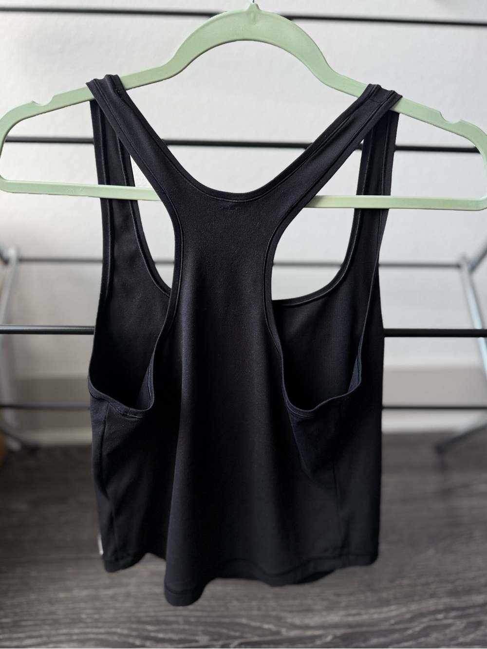 Vuori Women’s Black Square Neck Cropped Tank Top - Picture 2 of 6